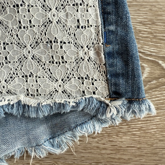 Super Cute Roxy Y2K Mini Denim Lace Front Shorts - Picture 4 of 9